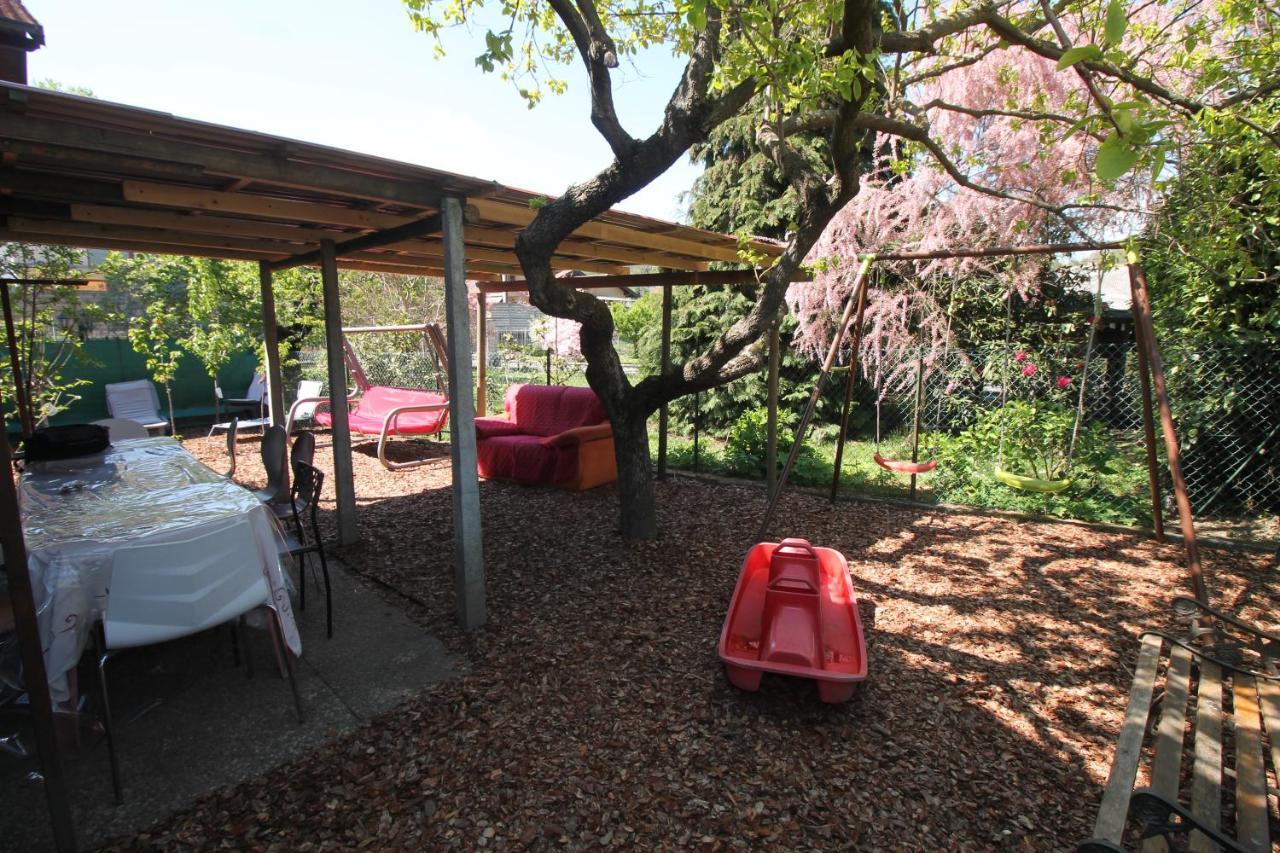 Beb Da Gaia E Giulio Bed & Breakfast Reno Di Leggiuno Dış mekan fotoğraf