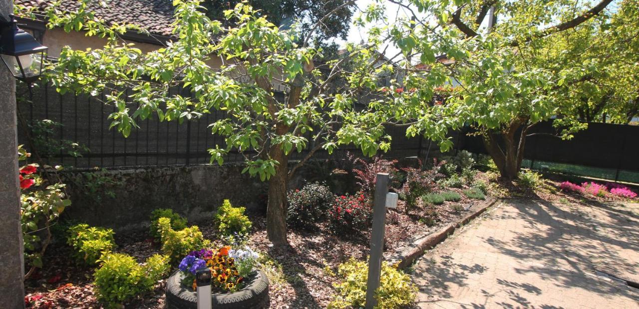 Beb Da Gaia E Giulio Bed & Breakfast Reno Di Leggiuno Dış mekan fotoğraf